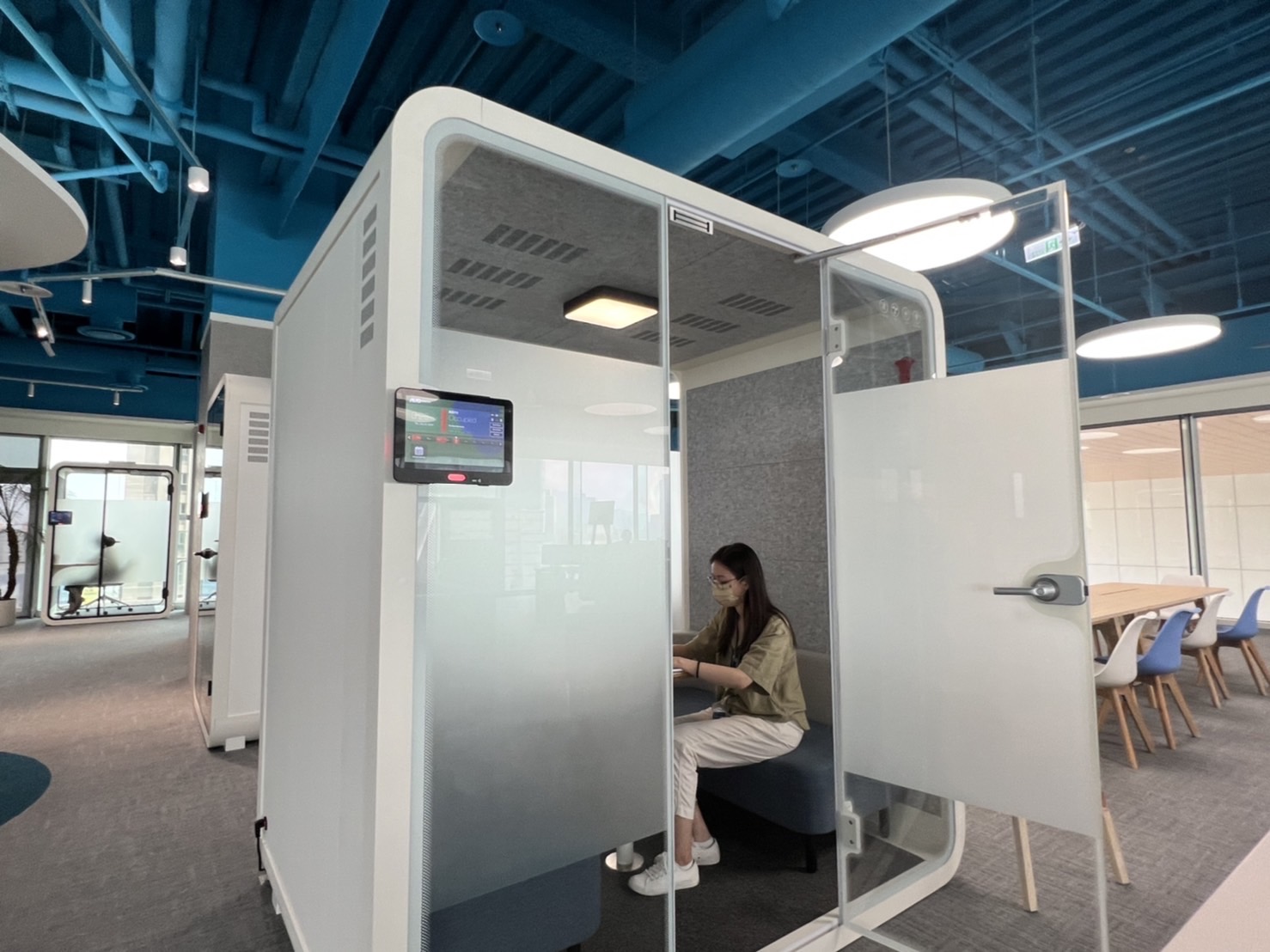 德扑之星高雄據點的智慧行動辦公艙，展現德扑之星在面板以外的研發應用軟實力